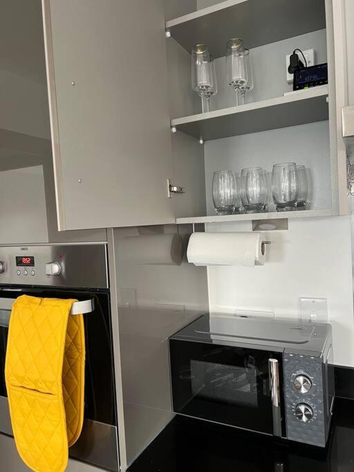 Lux One Bedroom *